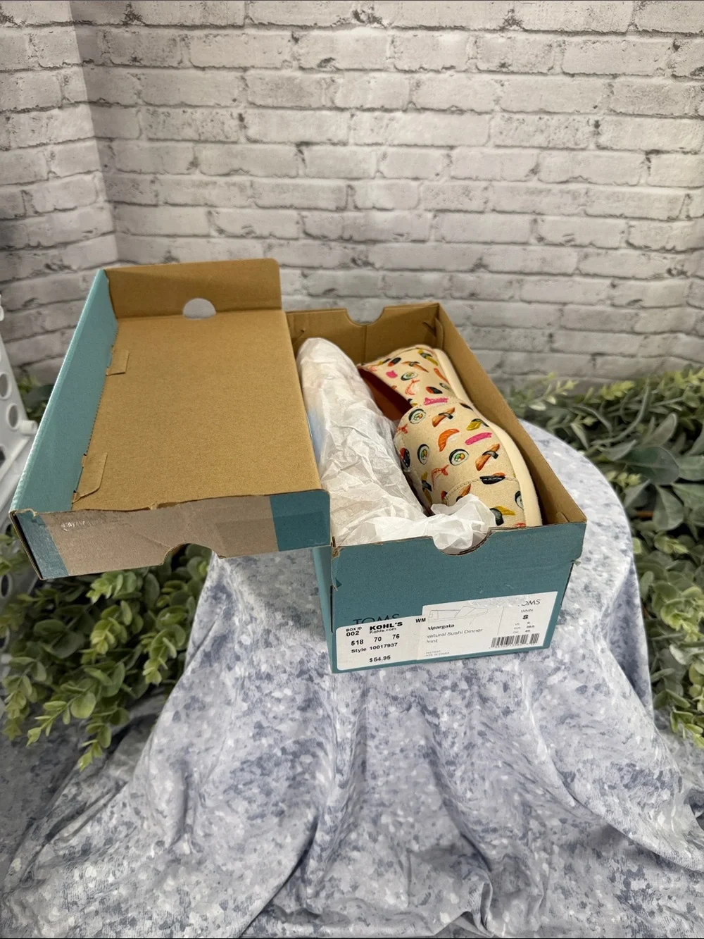 TOMS “Sushi Dinner” Print on Soft Natural Canvas Alpargata Flats WMS 8M NWT&NIB